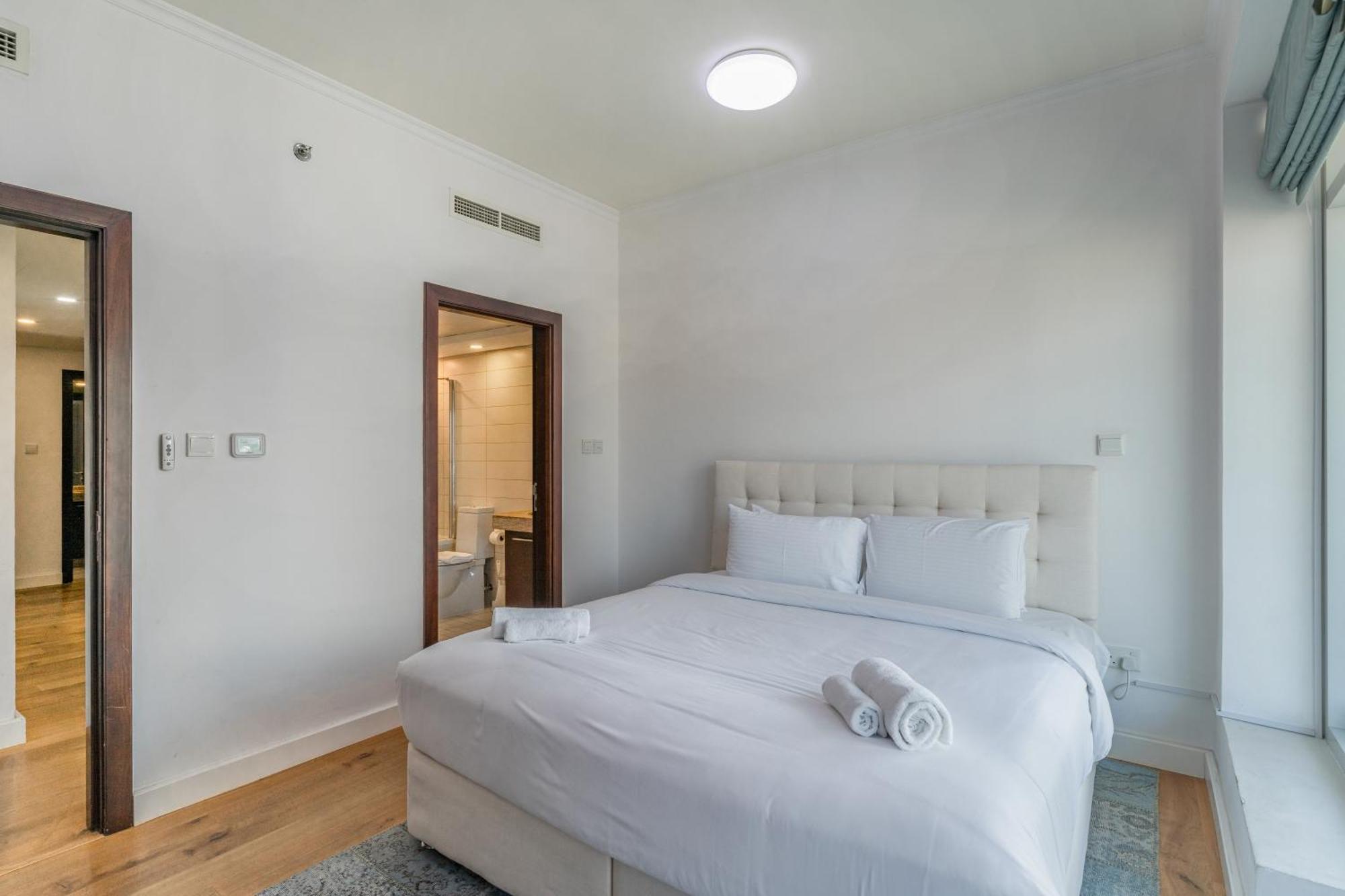 Chic 2Br Apartment, Prime Location Near Dubai Mall - Allsopp&Allsopp Екстериор снимка