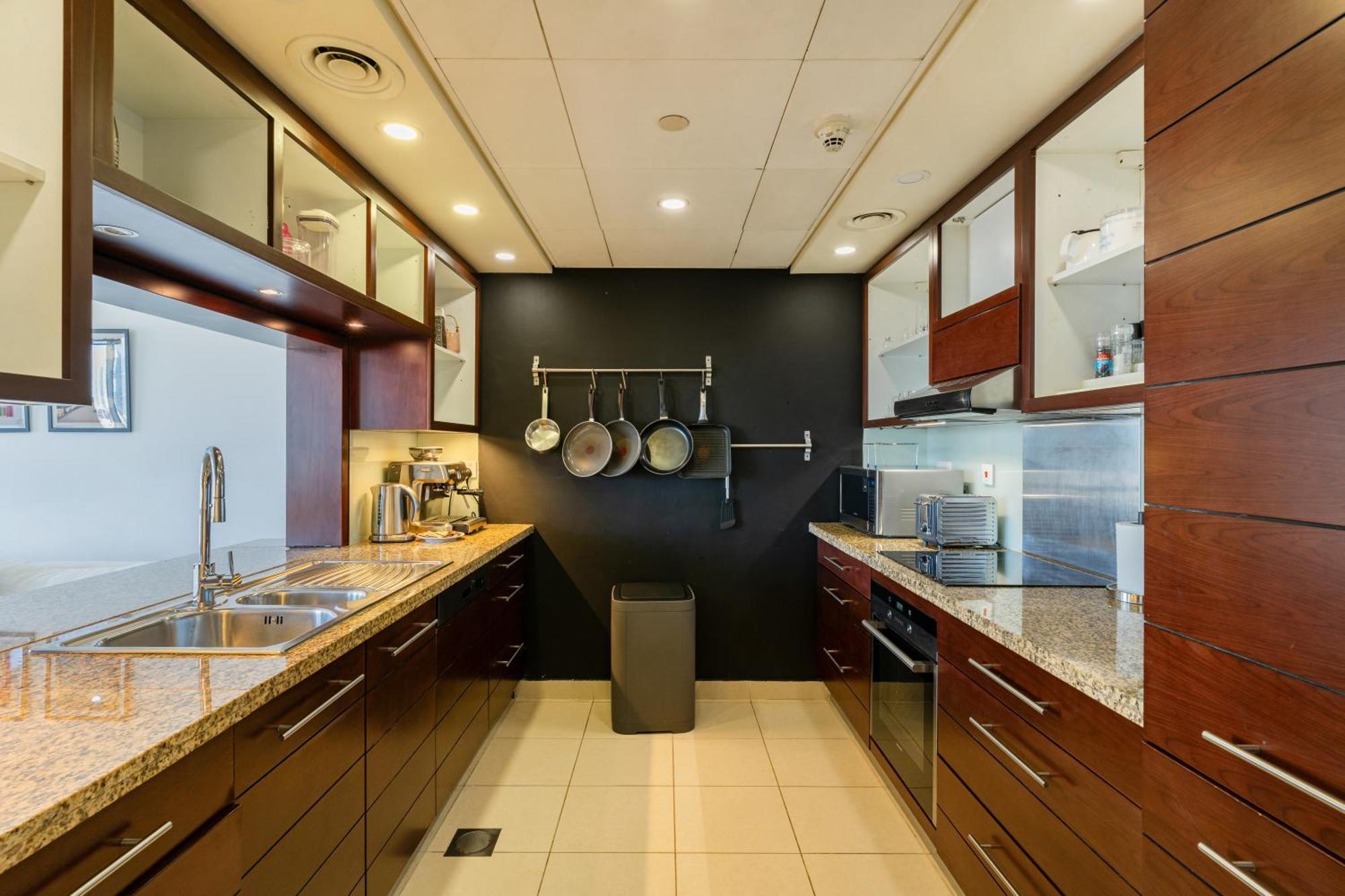 Chic 2Br Apartment, Prime Location Near Dubai Mall - Allsopp&Allsopp Екстериор снимка