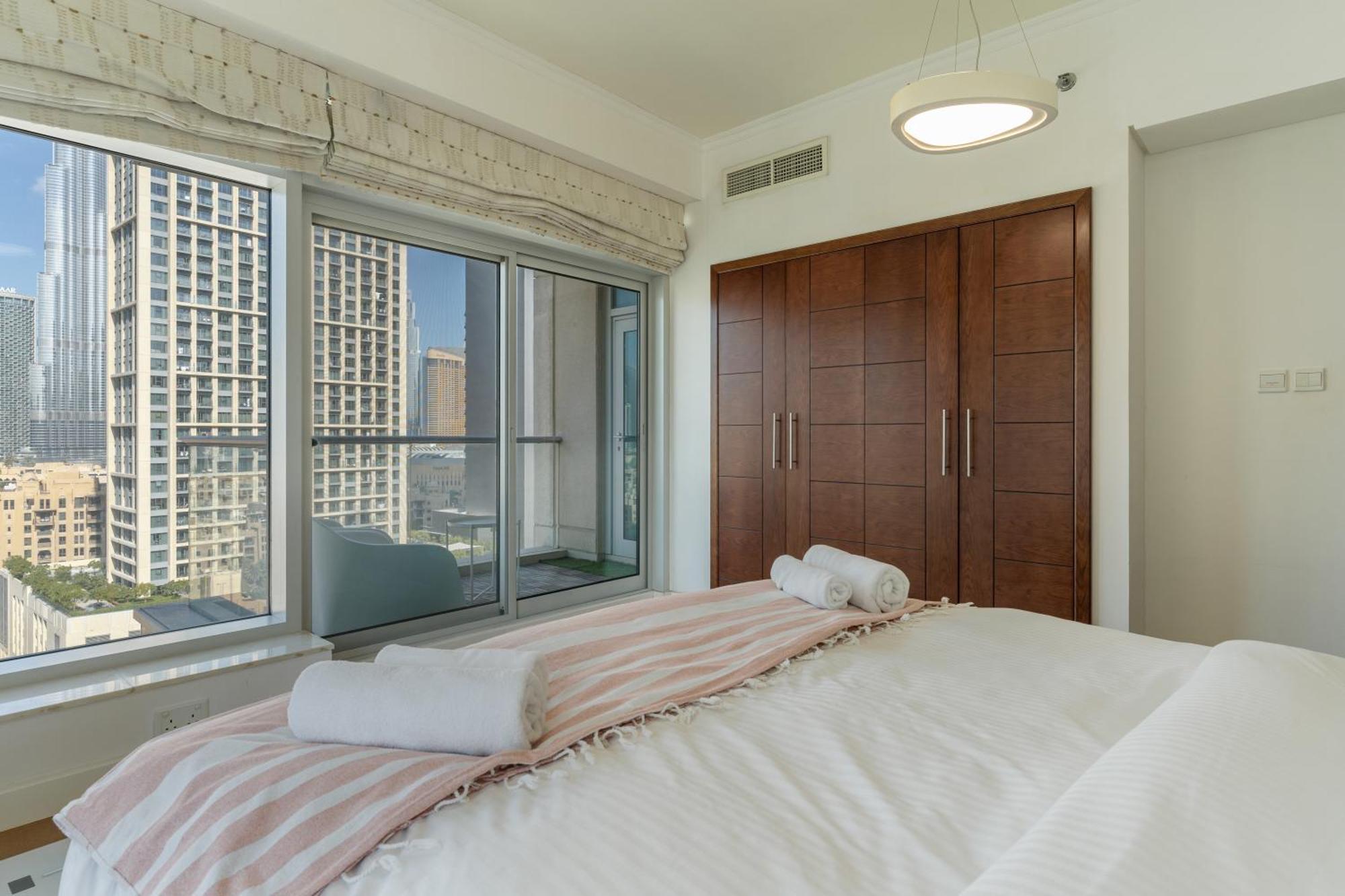 Chic 2Br Apartment, Prime Location Near Dubai Mall - Allsopp&Allsopp Екстериор снимка